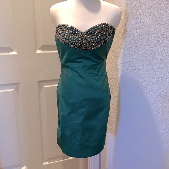 Lulu’s Blarney Castle Strapless Green Dress - Picture 1 of 5